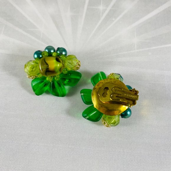 Vintage West Germany green cluster clip earrings - Picture 3 of 4